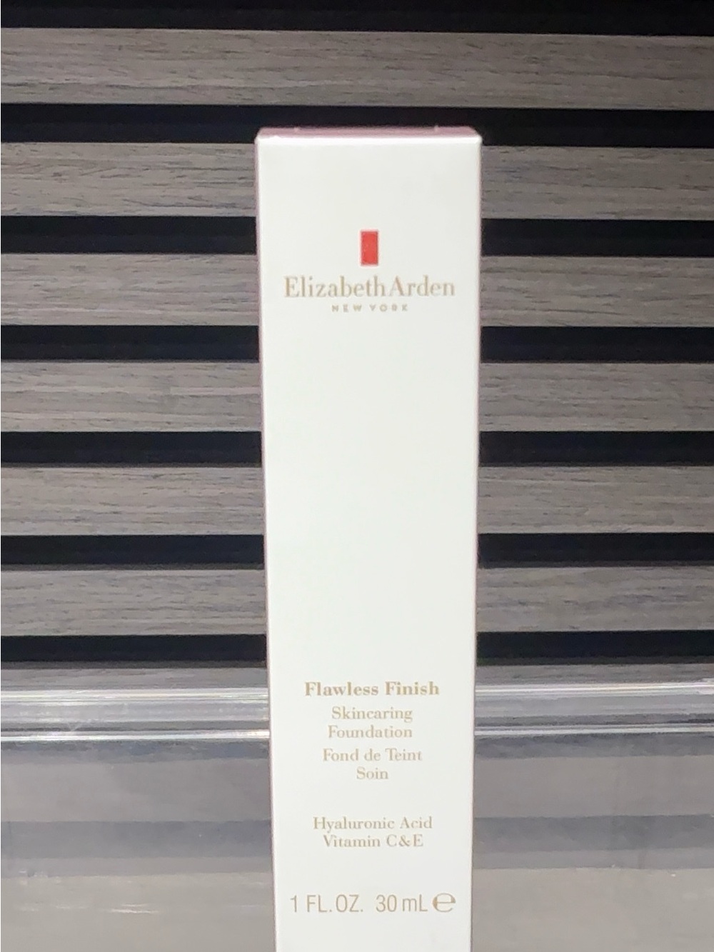 Elizabeth Arden Flawless Finish Skincaring Foundation 640N